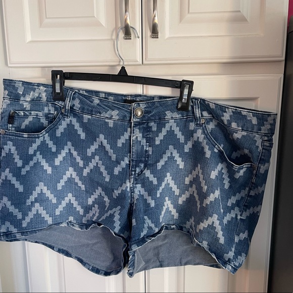 torrid Pants - Torrid plus size womens jean shorts size 24
